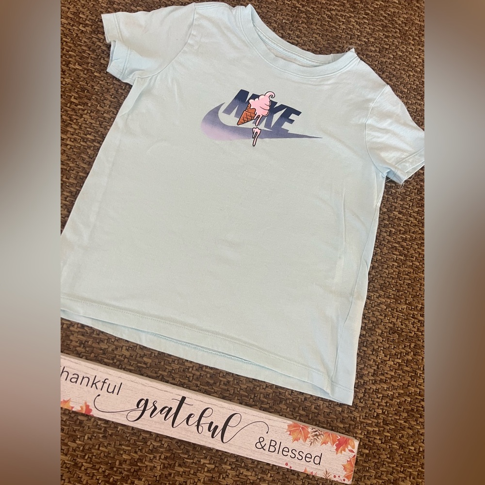 Nike Tee - Picture 2 of 4